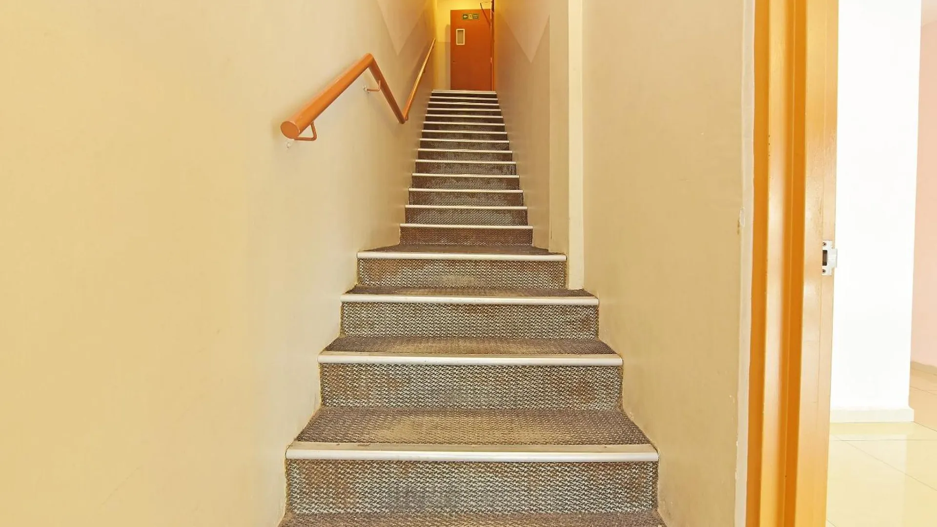 Oyo 582 Hotel Walk Inn Kampong Pasir Puteh