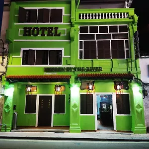 Heeren By The River Hotel